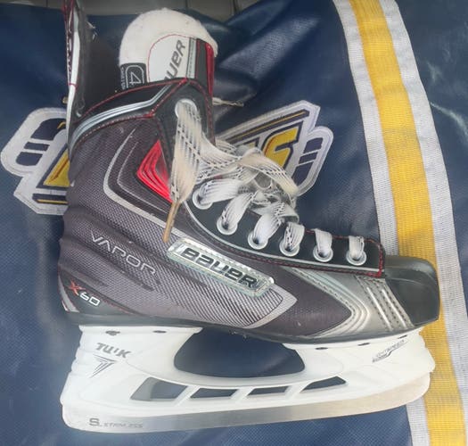 Used Intermediate Bauer Regular Width Size 4.5 Vapor X60 Hockey Skates