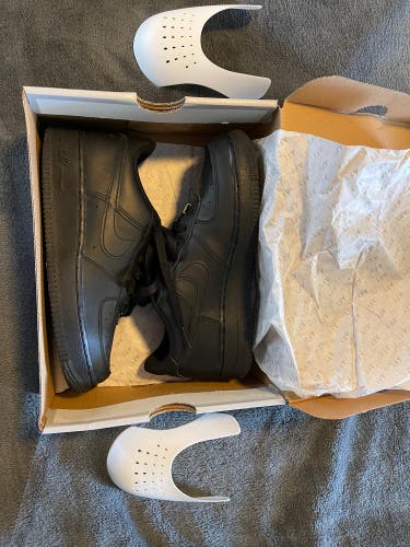 Black Used Unisex Nike Air Force 1 Shoes Size 4Y