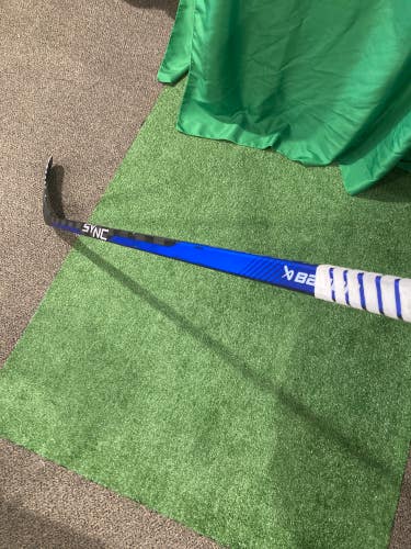 Used Intermediate Pro Stock Bauer Supreme UltraSonic (Skinned as Sync) Right Handed Hockey Stick P92
