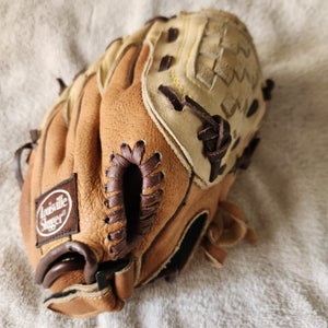 Louisville Slugger Right Hand Throw Slugger Series Baseball Glove 9.5" Let's go T-Ball 4-5 year olds
