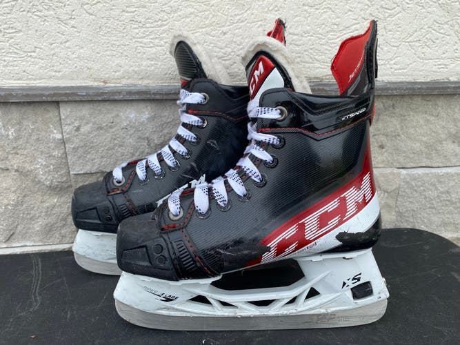 Used Junior CCM JetSpeed Hockey Skates Regular Width Size 2