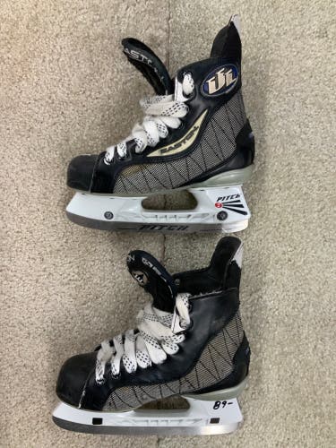 Used Easton Size 2 Ultra Lite Hockey Skates