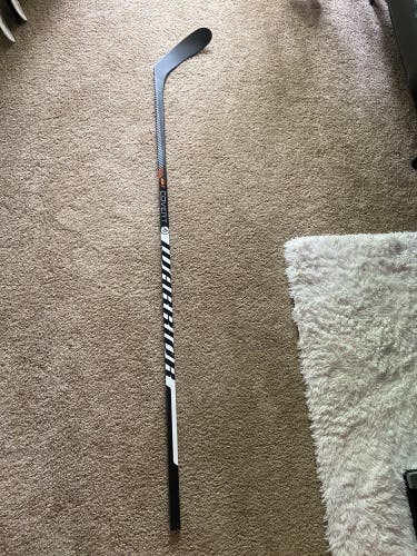 Used Senior Warrior Right Handed W28  Covert QR5T Hockey Stick
