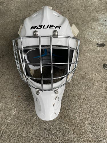 Bauer 930 white goalie helmet S-M