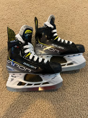 Used Bauer Regular Width Size 1.5 Vapor 3X Hockey Skates