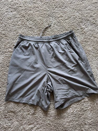 Gray Lululemon pace breaker shorts 7” inseam