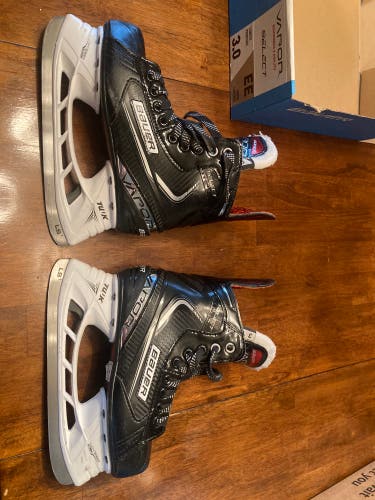Used Junior Bauer Extra Wide Width Size 3 Vapor X Select Hockey Skates