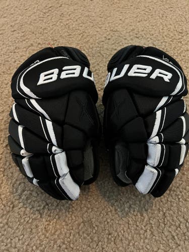 Used Bauer 10" Vapor 1X Lite Gloves
