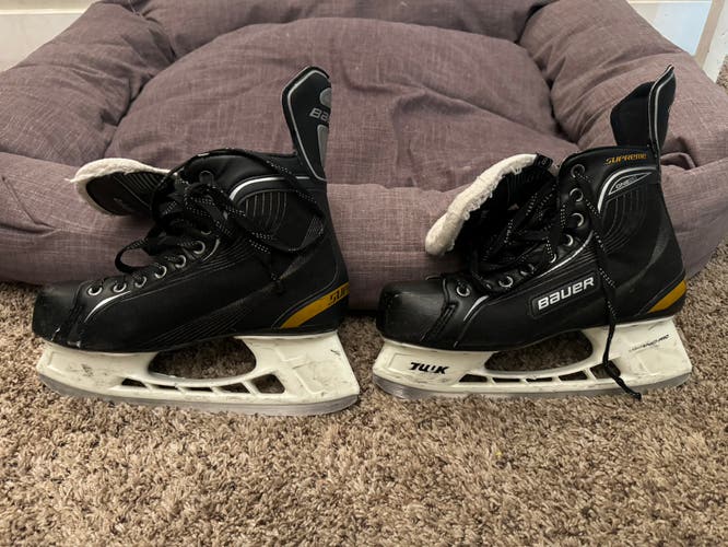 Used Senior Bauer Regular Width 10.5 Supreme One20 Hockey Skates