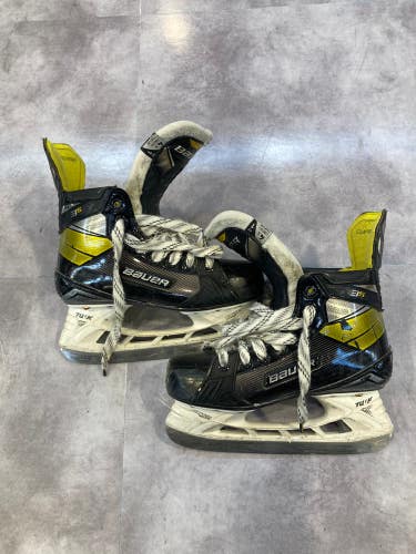 Used Intermediate Bauer Supreme 3S Hockey Skates Fit 1 Size 4.5