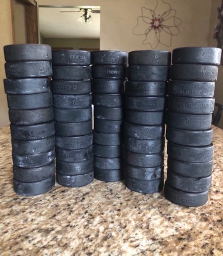 Ice Hockey Pucks (50)