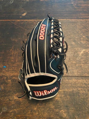 Used Right Hand Throw Wilson Outfield A2000 Baseball Glove 12.75"