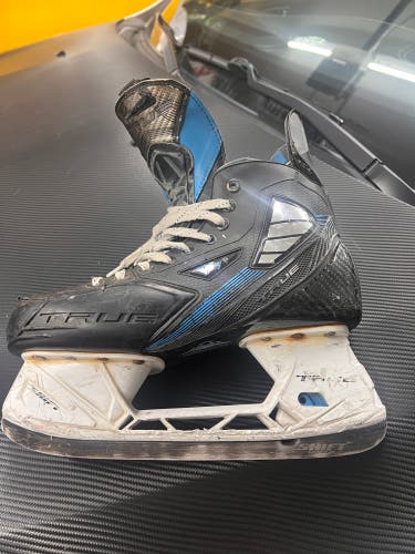 Used Senior True Wide Width  7.5 TF9 Hockey Skates