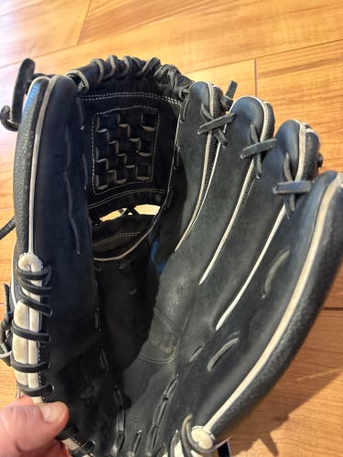 Used   12" A2000 Softball Glove