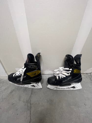 Used Senior Bauer Regular Width 7.5 Supreme UltraSonic Hockey Skates