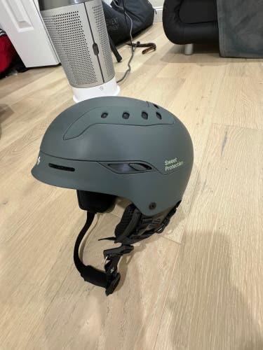 Used Men's Sweet Protection Helmet