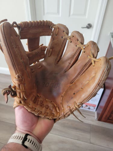 Used Wilson Right Hand Throw Infield A2000 Baseball Glove