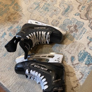 Used Senior Bauer Regular Width  7 Supreme Matrix Hockey Skates