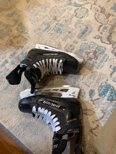 Used Senior Bauer Regular Width  7 Supreme Matrix Hockey Skates