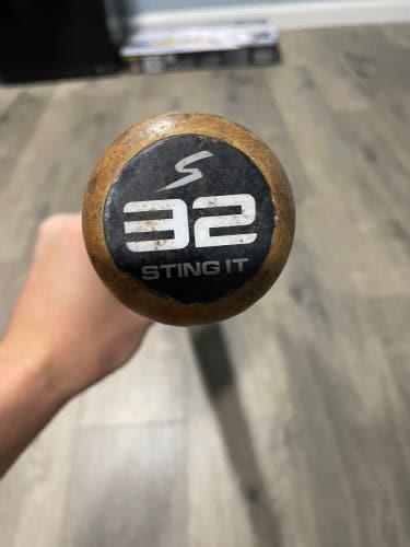 Used  Stinger Maple 29 oz 32" Bat