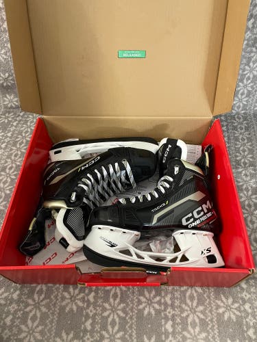 Like New Senior CCM AS-V Hockey Skates Size 7.5 Tapered