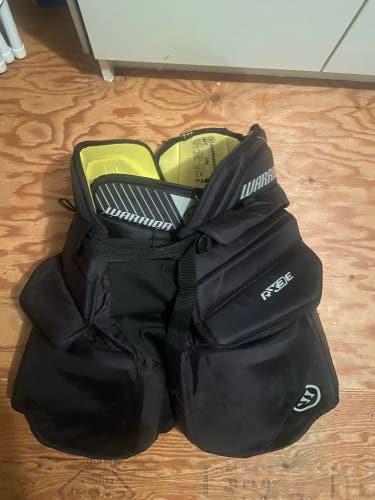 Intermediate Small/Medium Warrior RX3E goalie pants