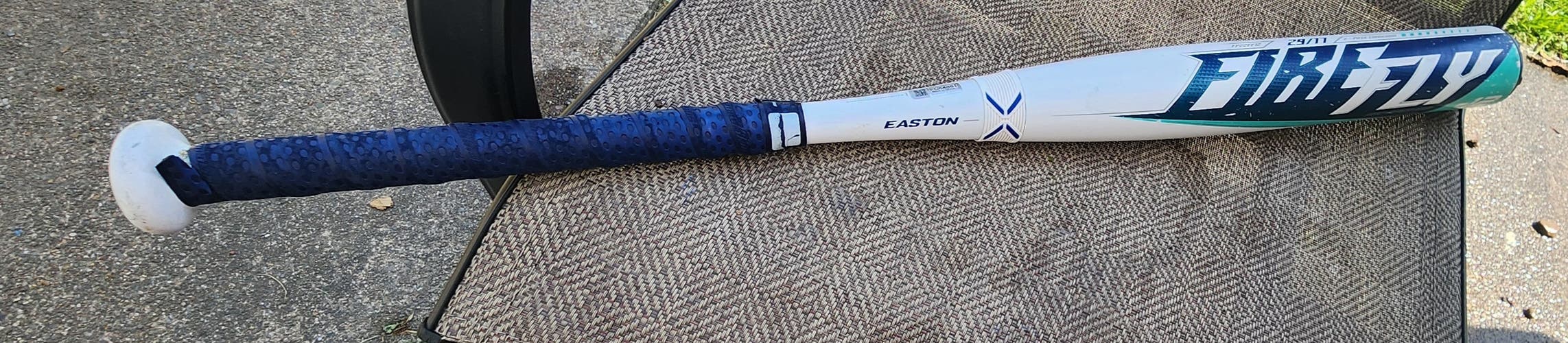 Used 2022 Easton Firefly Bat (-12) Composite 17 oz 29"