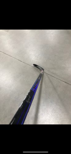 Used Junior Bauer Right Handed Sling Hockey Stick P28