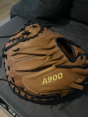 Used Right Hand Throw Wilson Catcher's A900 Baseball Glove 34"