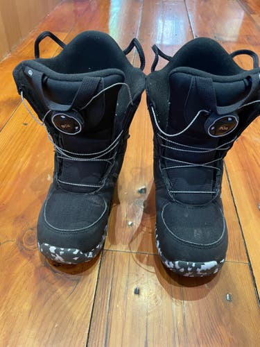 Used Size 3.0 (Women's 4.0) Burton Grom Boa Snowboard Boots