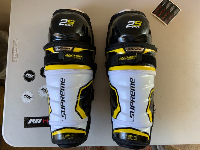 Lightly used- Bauer 11" Junior Supreme 2S Pro Shin Pads