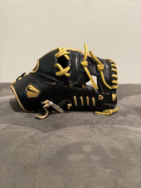 Nike Diamond Elite Pro 11.75 | SidelineSwap | Buy and Sell on