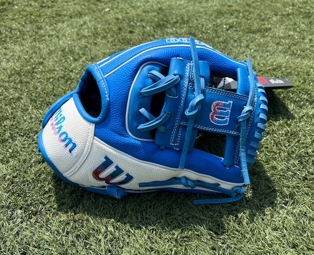 New Wilson A2000 DP15 Autism Speaks Love The Moment Edition 11.5” RHT Baseball Glove