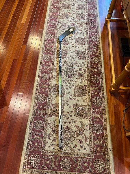 New Senior Bauer Right Handed P28 Vapor Hyperlite 2 Hockey Stick