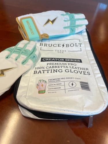New Youth Medium Premium Pro Limited Edition King of Juco Bruce Bolt Batting Gloves