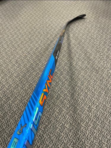 New Intermediate Bauer Left Hand P28 Nexus Sync Hockey Stick