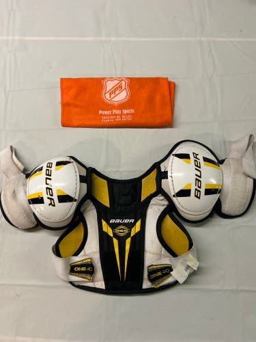 Bauer One40 Shoulder Pads Youth Small