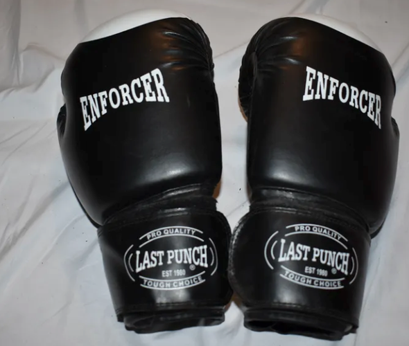 Last Punch Enforcer, Red/White, 16oz Gloves and Black/White 16oz