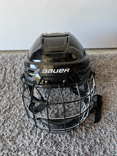 Used (Like New) Medium Bauer Re-Akt 85 Helmet
