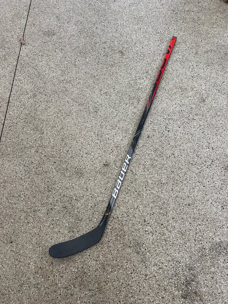 New Senior Bauer Right Handed P28M Pro Stock Vapor FlyLite Hockey Stick