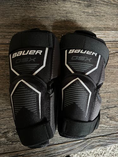 Bauer GSX goalie knee pad junior size