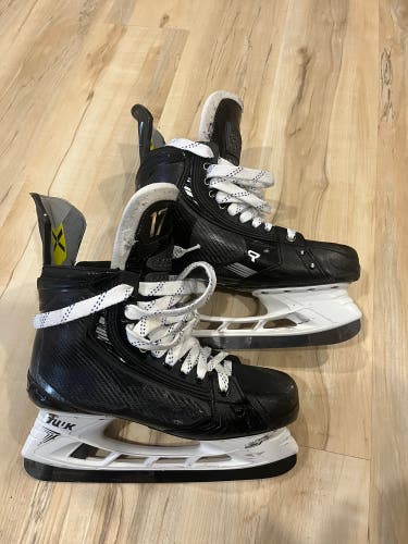 Used Senior Bauer Regular Width  Pro Stock 9 Vapor Hyperlite 2 Hockey Skates