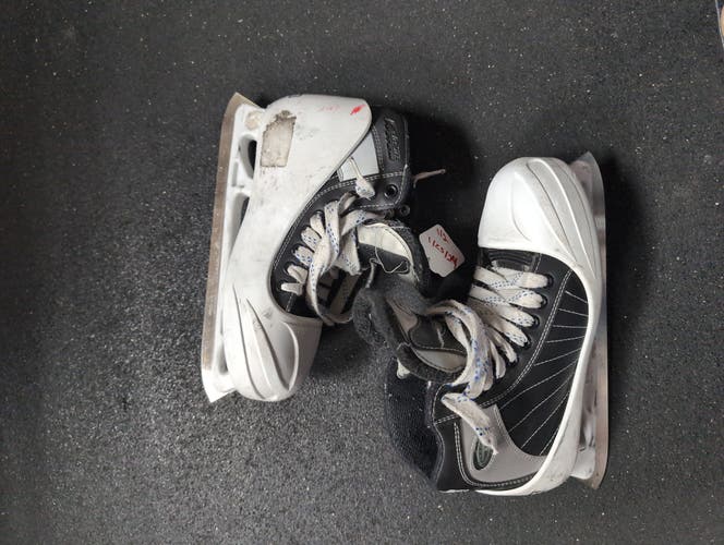 Used Junior CCM 652 Super Tacks Hockey Goalie Skates Size 5