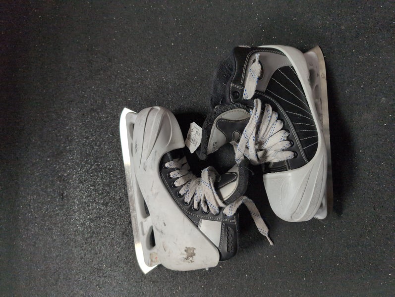 Used Junior CCM 652 Super Tacks Hockey Goalie Skates Size 5