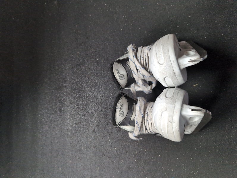 Used Junior CCM 652 Super Tacks Hockey Goalie Skates Size 5