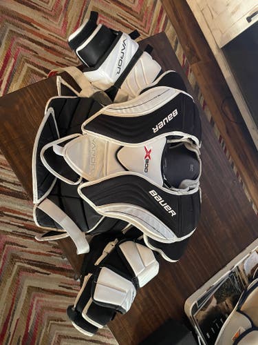 Used Small Bauer Vapor X900 Goalie Chest Protector