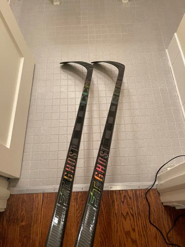 New Intermediate CCM Right Handed P29 FT Ghost Hockey Stick
