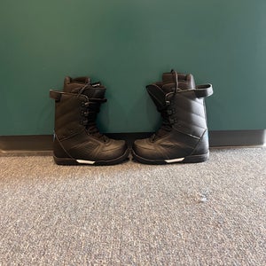 New Size 7.0 Men's Rossignol Crank Laced Snowboard Boots