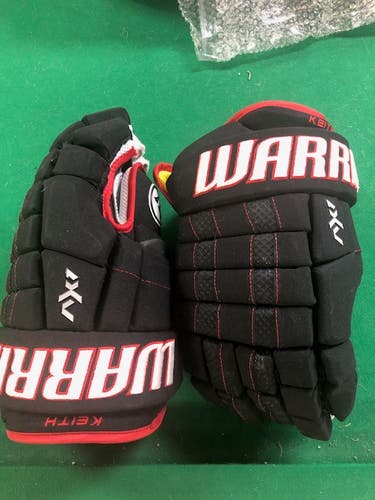 Brand New Duncan Keith CHI Chiacgo Blackhawks Warrior 14" Pro Stock AX1 Gloves