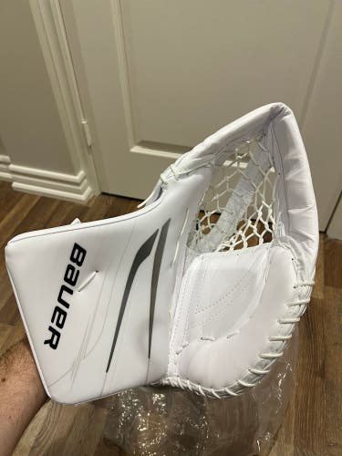 New Bauer Hyperlite 2 Goalie Glove